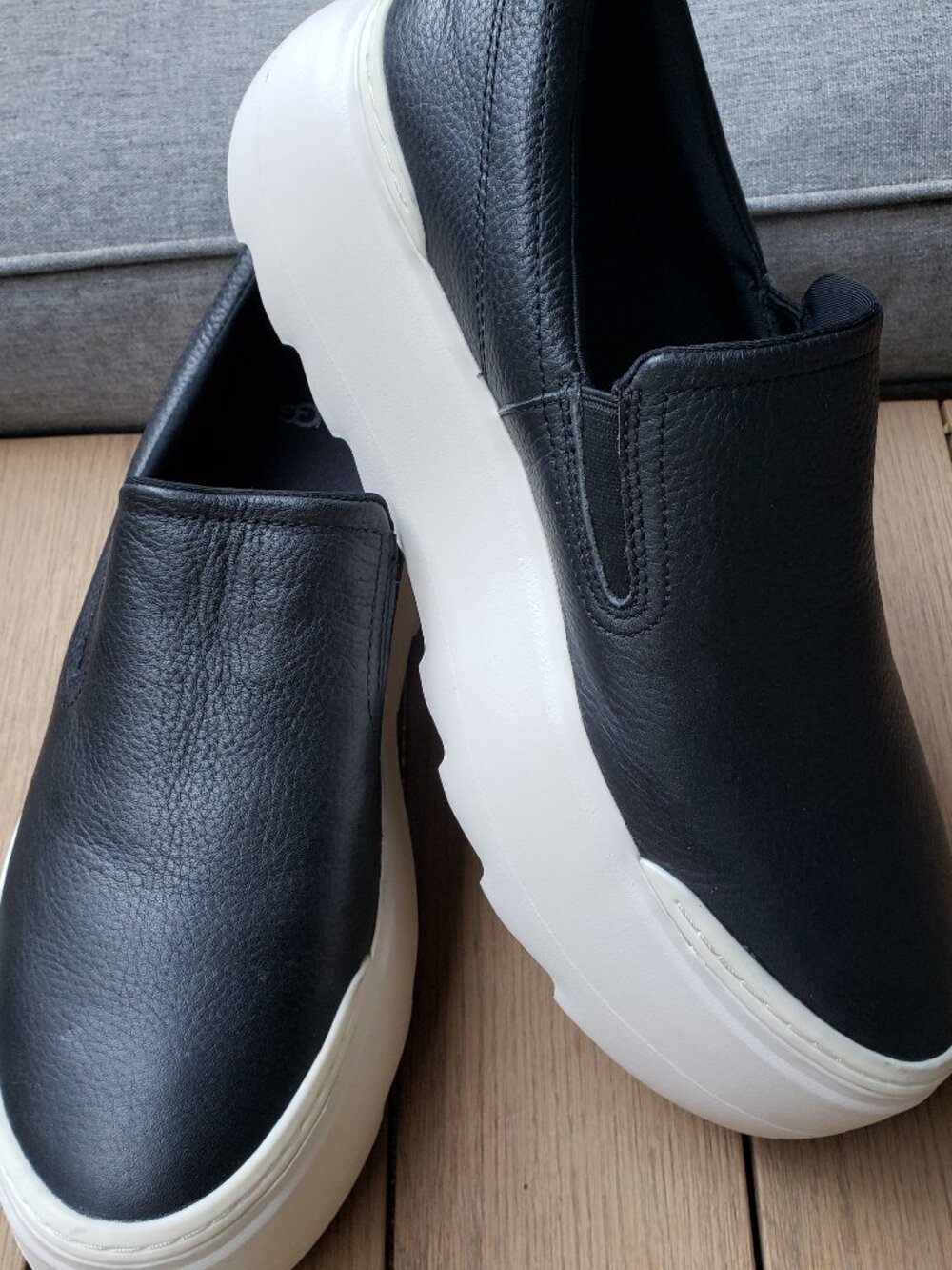 EUC UGG MARIN Mega Sashay Slip on leather jet black (11.5)